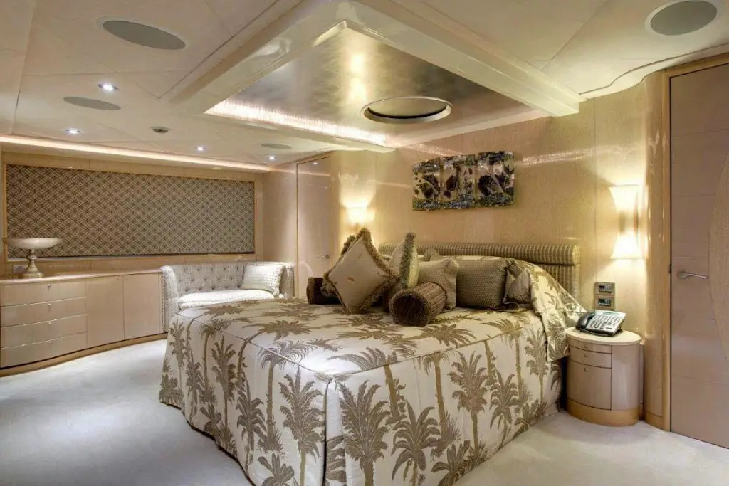 ophelia_fraser-yachts_central-agency-82-